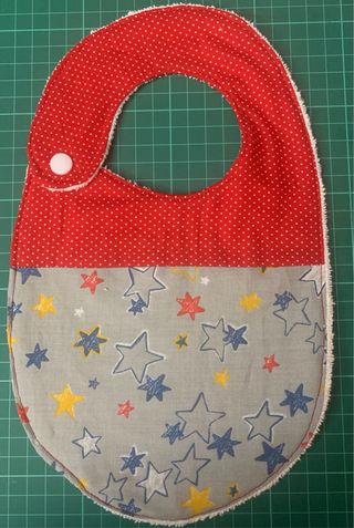 Baberos cosidos a mano