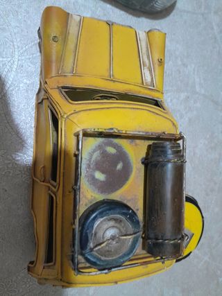 Coche  de juguete antiguo