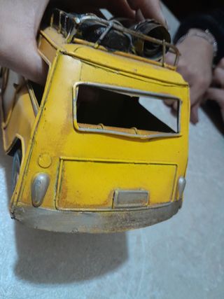 Coche  de juguete antiguo