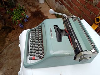 MAQUINA ESCRIBIR ANTIGUA