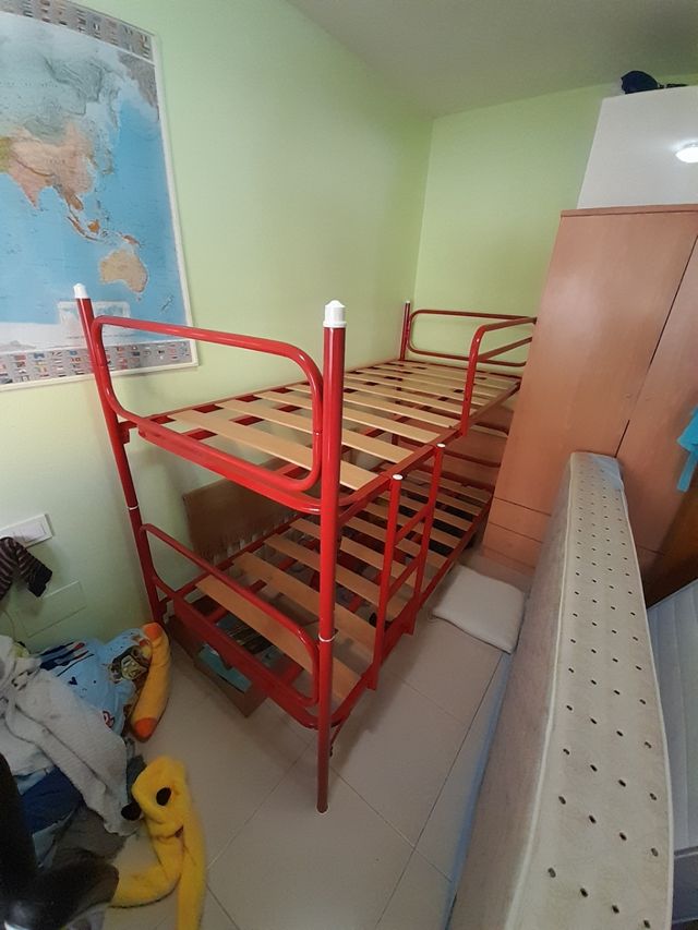 cama de dos plantas.