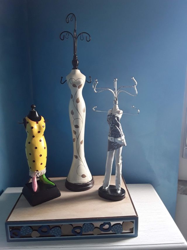 Piccola collezione bamboline espositori