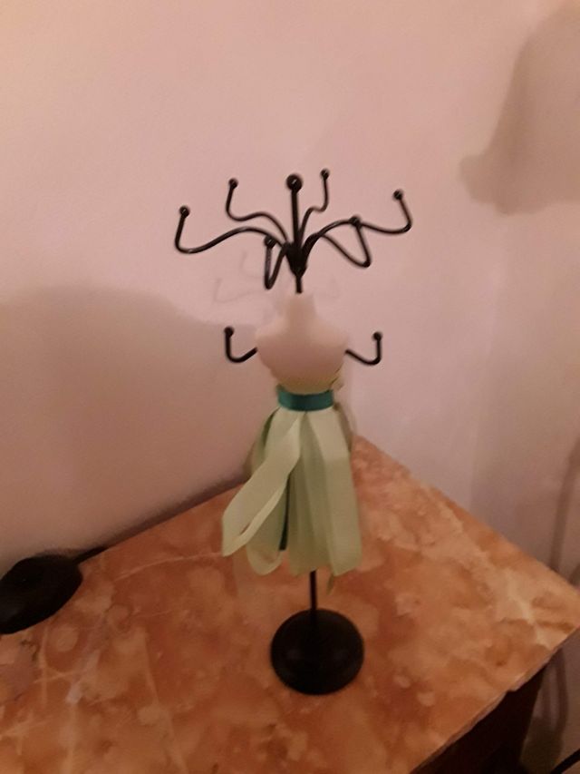 Piccola collezione bamboline espositori