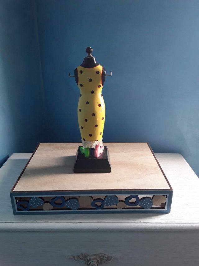 Piccola collezione bamboline espositori