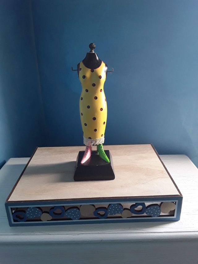 Piccola collezione bamboline espositori