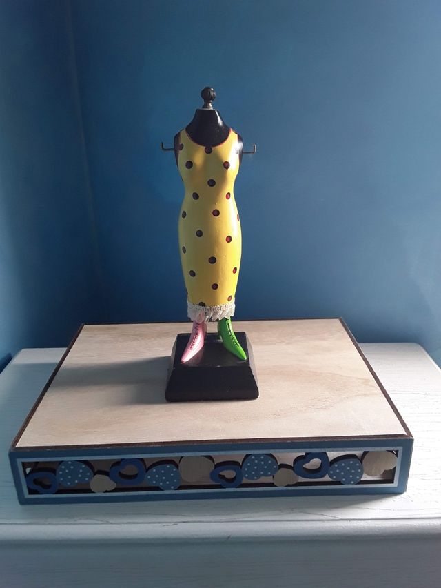 Piccola collezione bamboline espositori