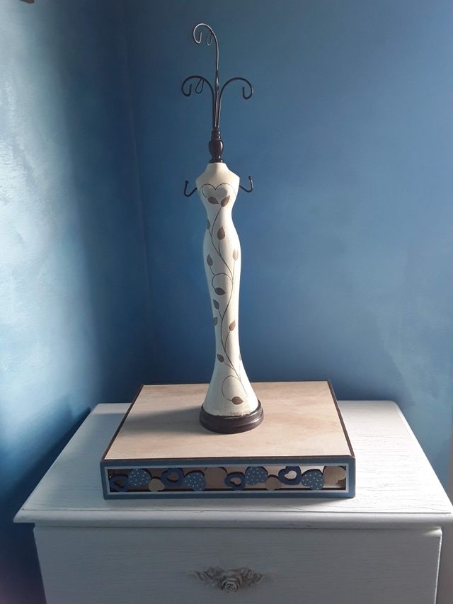 Piccola collezione bamboline espositori