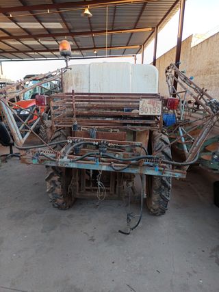 Mula tracto carro pulverizador