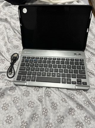 Funda con teclado de tablet