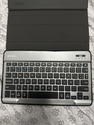 Funda con teclado de tablet