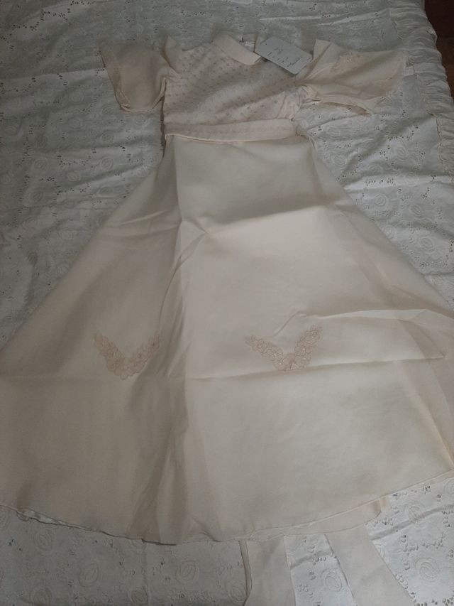 Vestidos de comunión antiguos sin uso