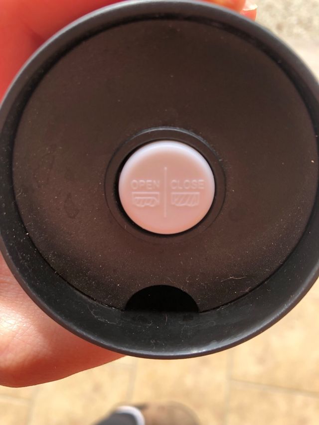 Tazza in metallo per caffe o bevanda da asporto