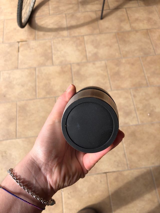 Tazza in metallo per caffe o bevanda da asporto