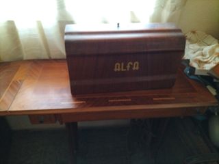 màquina de coser Alfa, en funcionamento