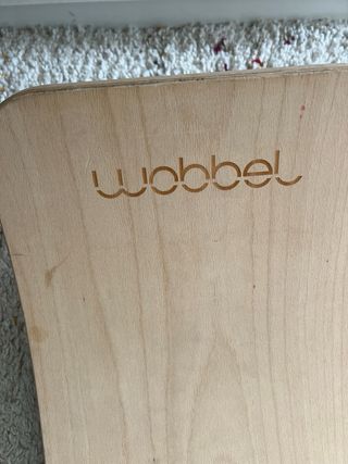 Tabla curva Montessori de madera Wobbel original