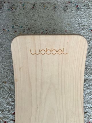 Tabla curva Montessori de madera Wobbel original