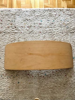 Tabla curva Montessori de madera Wobbel original