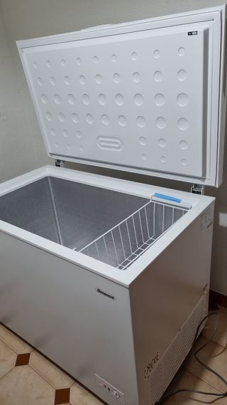 Congelador grande nuevo