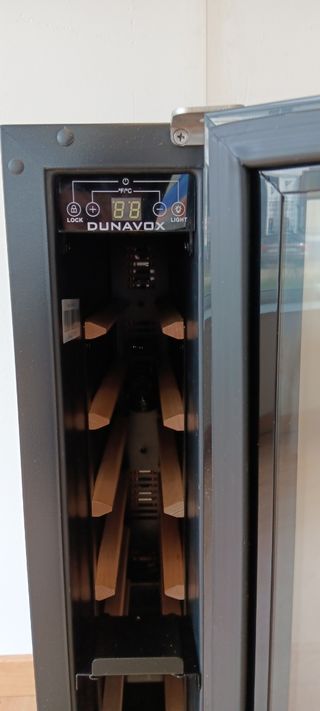 Vinoteca Dunavox DAUF-9.22SS