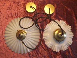 LAMPARA C/ANTIGUA TULIPA OPALINA DISEÑO DE FLOR