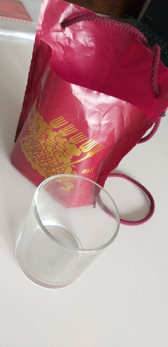 "Tasca" con bicchiere