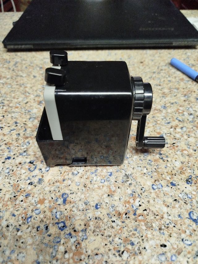 Sacapuntas de manivela