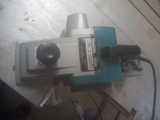 Mesa de corte con cepillo