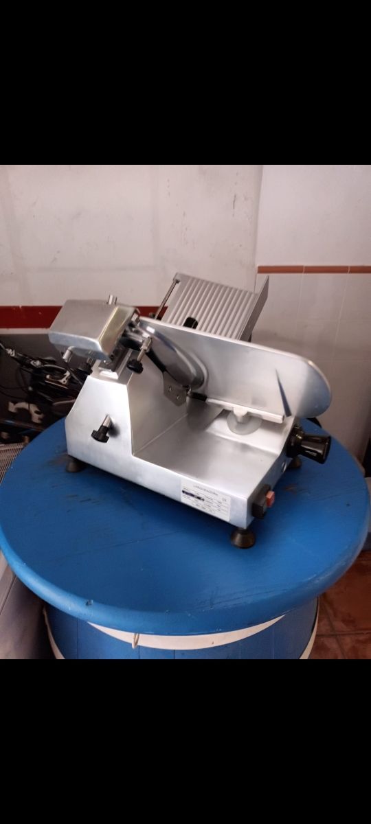 Cortadora de fiambre nueva