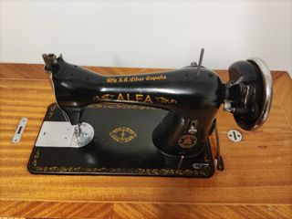 Maquina de coser antigua.