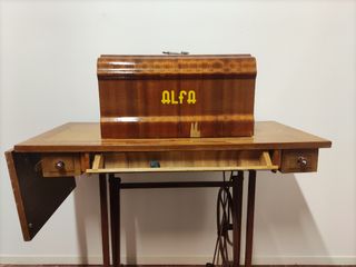 Maquina de coser antigua.