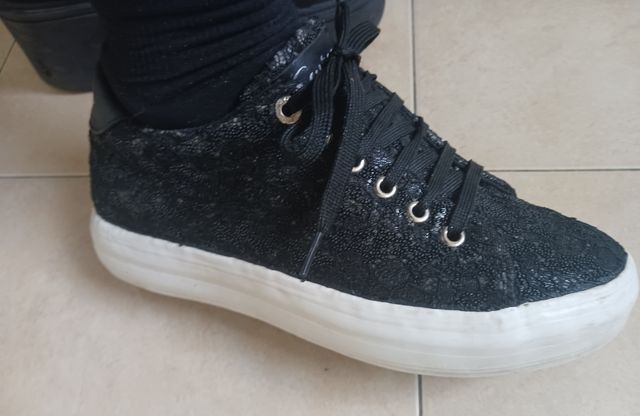 Sneakers in pizzo nere Guru