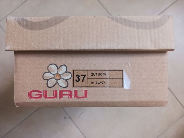 Sneakers in pizzo nere Guru