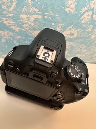 Canon eos 700d
