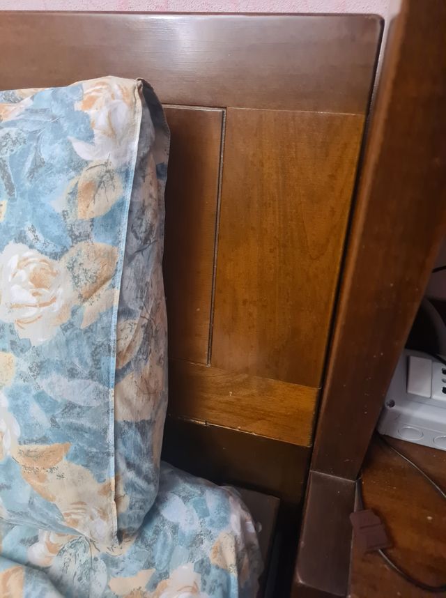 camera matrimoniale in noce, libreria,nascondiglio