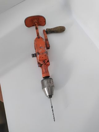 Taladro manual antiguo