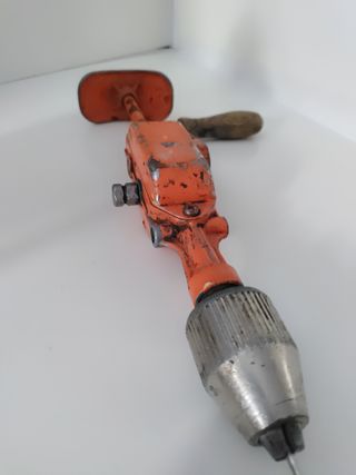Taladro manual antiguo