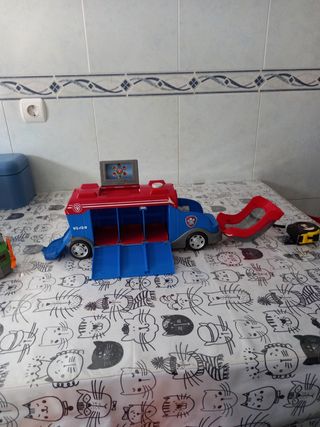 Camión patrulla canina