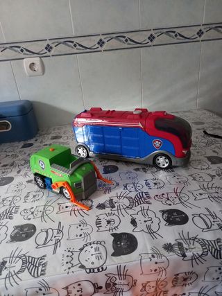 Camión patrulla canina