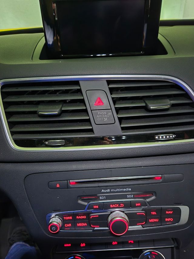 Audi Q3 soporte móvil integrado consola