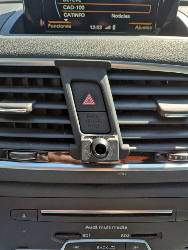 Audi Q3 soporte móvil integrado consola