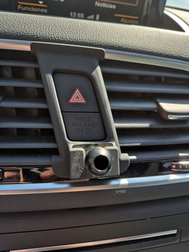 Audi Q3 soporte móvil integrado consola