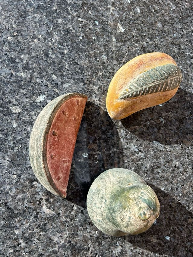 Frutti decorativi in terracotta vintage