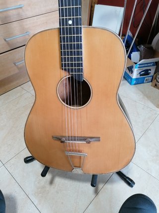Guitarra acústica antigua