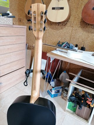 Guitarra acústica antigua