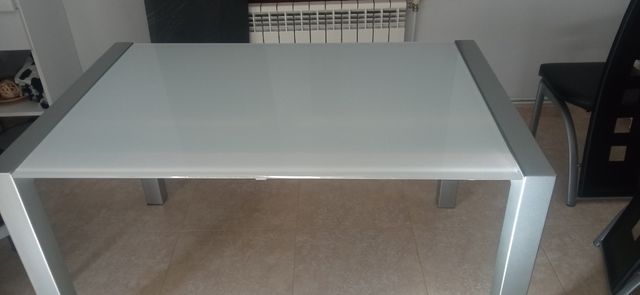 Mesa de salón/ comedor y 6 sillas