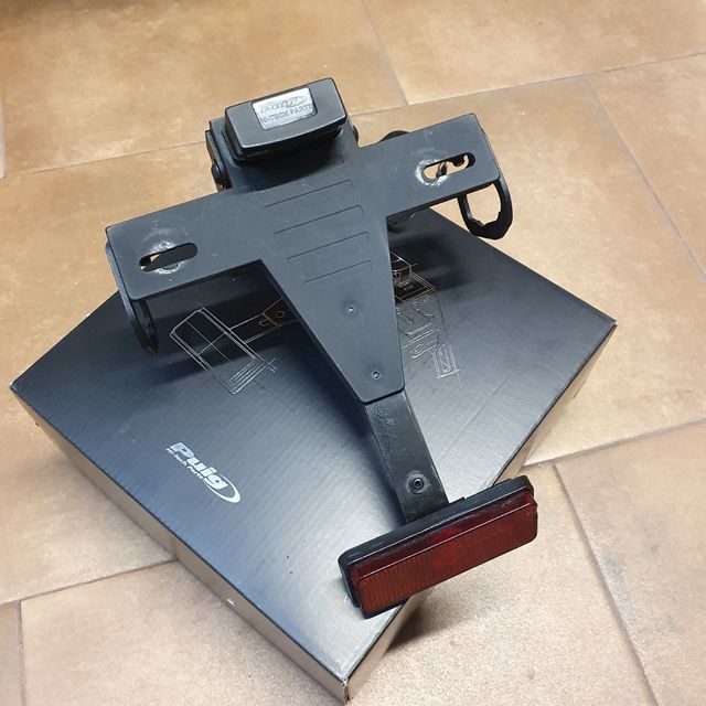 Portamatriculas Puig