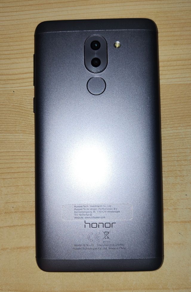 Honor 6X (con custodia e caricabatterie)