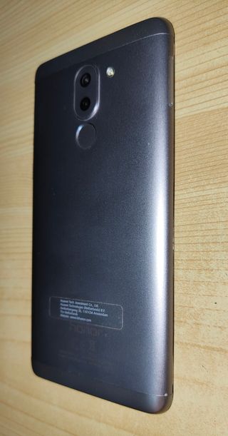 Honor 6X (con custodia e caricabatterie)