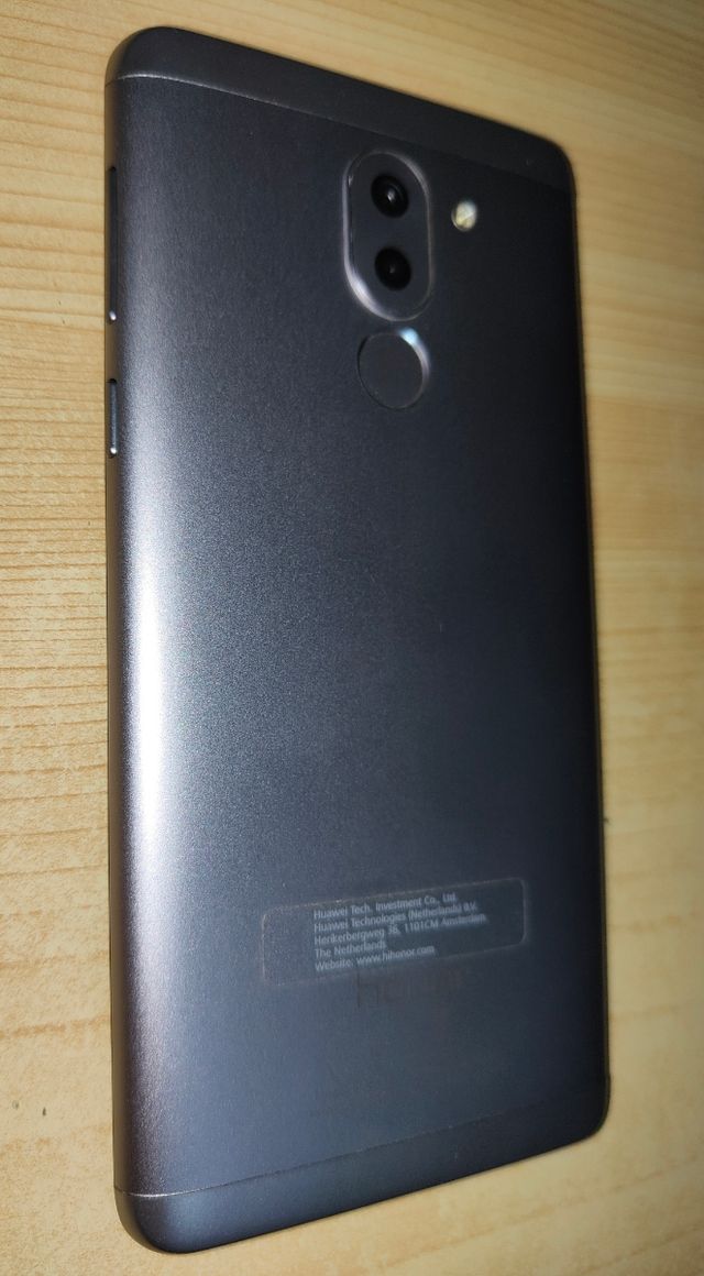 Honor 6X (con custodia e caricabatterie)