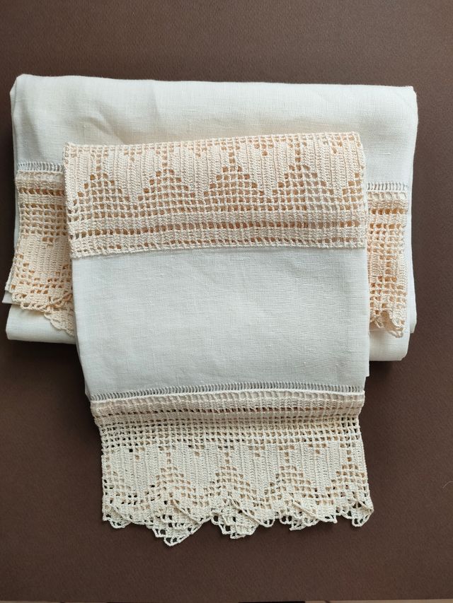 Asciugamani vintage ricamati a mano